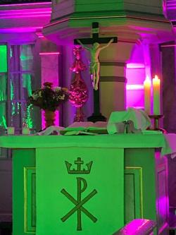 Bild: Silvia Breuhan, Kirche im anderen Licht, Bauschheim